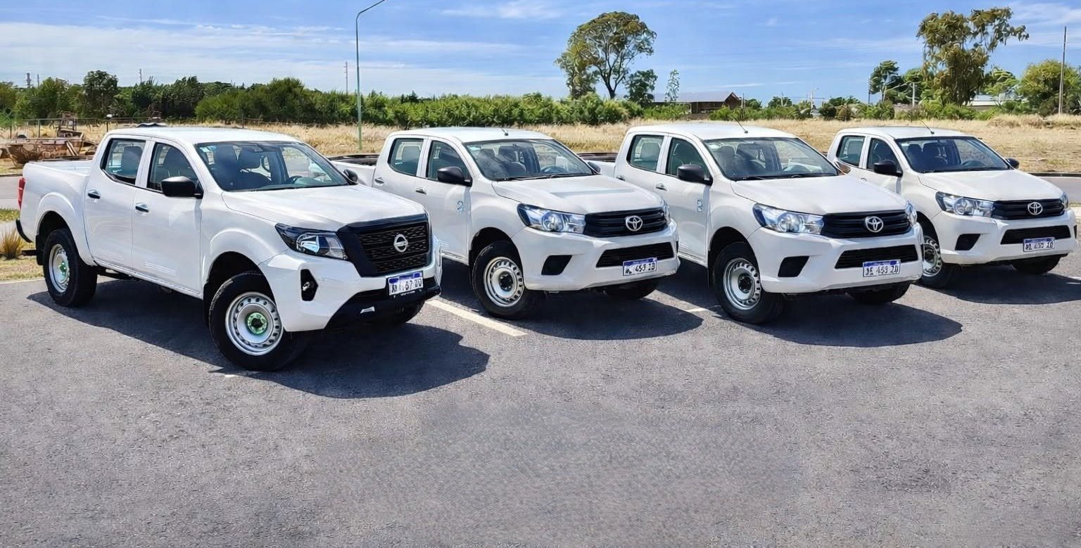 Flota de camionetas Toyota Hilux y Nissan Frontier de MYLVAP